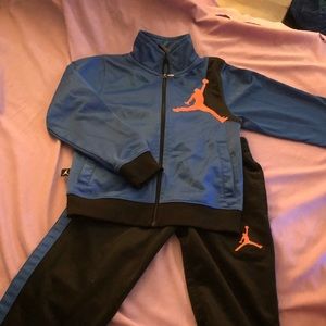 Size 4 boys Jordan matching pants and jacket